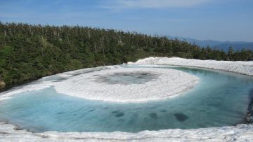 Pemandangan Hachimantai Dragon Eye (pref.akita.lg.jp). Pemandangan Hachimantai Dragon Eye (pref.akita.lg.jp).