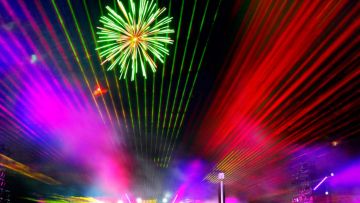 Kembang api pada Festival Pembukaan Pelabuhan Yokohama pada tahun 2022 (Japanistry). Kembang api pada Festival Pembukaan Pelabuhan Yokohama pada tahun 2022 (Japanistry).
