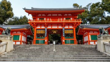 Kuil Yasaka di Kyoto (Discover Kyoto). Kuil Yasaka di Kyoto (Discover Kyoto).