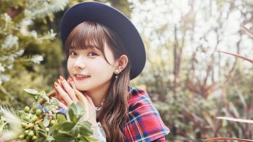 Nanaka Suwa, salah satu pengisi suara di anime Love Live! Sunshine!! sekaligus anggota Aquors. Nanaka Suwa, salah satu pengisi suara di anime Love Live! Sunshine!! sekaligus anggota Aquors.