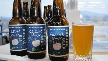 Bir konjak pertama di dunia yang ada di Prefektur Gunma (tokyo-np.co.jp). Bir konjak pertama di dunia yang ada di Prefektur Gunma (tokyo-np.co.jp).