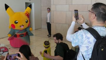 Maskot Pokemon yang ada di pameran karya seni tradisional (Koji Wakai/Mainichi). Maskot Pokemon yang ada di pameran karya seni tradisional (Koji Wakai/Mainichi).