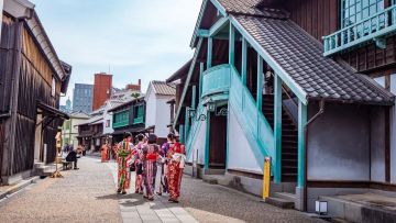 Dejima, pulau buatan yang tidak jauh dari pelabuhan (Visit Kyushu). Dejima, pulau buatan yang tidak jauh dari pelabuhan (Visit Kyushu).
