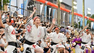 Awa Odori jadi festival tarian musim panas paling populer di Prefektur Tokushima. Awa Odori jadi festival tarian musim panas paling populer di Prefektur Tokushima.