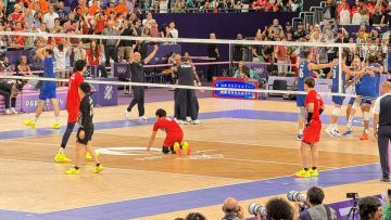 Jepang harus menelan kekalahan atas Italia dengan skor 3-2 (@volleyballworld/X). Jepang harus menelan kekalahan atas Italia dengan skor 3-2 (@volleyballworld/X).