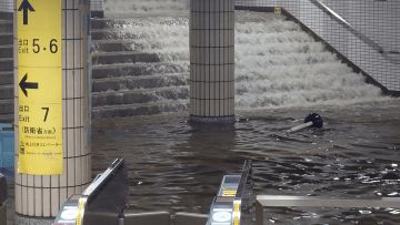 Banjir di area stasiun bawah tanah Ichigaya,Tokyo Banjir di area stasiun bawah tanah Ichigaya,Tokyo