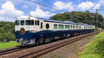 Kereta vintage etSETOra yang ada di Setouchi (Fun! Japan). Kereta vintage etSETOra yang ada di Setouchi (Fun! Japan).