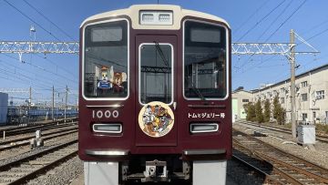Kereta bertema Tom and Jerry yang dioperasikan oleh Hankyu Railways Kereta bertema Tom and Jerry yang dioperasikan oleh Hankyu Railways