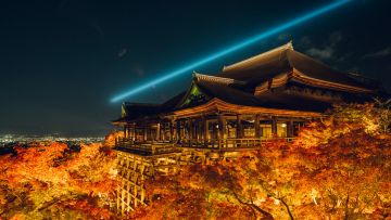 Pertunjukan cahaya saat musim gugur di Kuil Kiyomizudera Pertunjukan cahaya saat musim gugur di Kuil Kiyomizudera