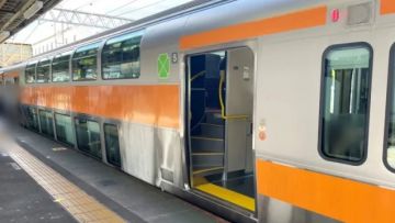 Green Cars yang ada di Chuo Line Rapid. Green Cars yang ada di Chuo Line Rapid.
