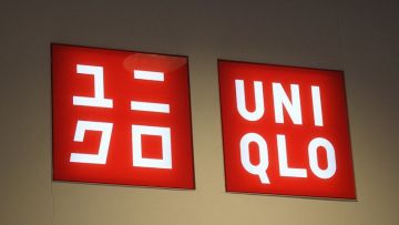 Logo Uniqlo di Tokyo. Logo Uniqlo di Tokyo.