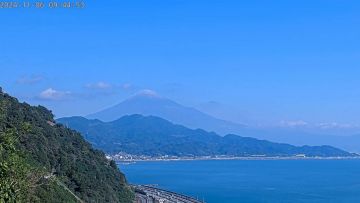 Sebuah foto terbaru yang menunjukan Gunung Fuji tertutupi oleh salju pada Rabu (6/11) Sebuah foto terbaru yang menunjukan Gunung Fuji tertutupi oleh salju pada Rabu (6/11)