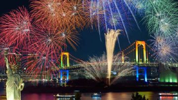 Odaiba Rainbow Fireworks (tokyo-odaiba.net) Odaiba Rainbow Fireworks (tokyo-odaiba.net)