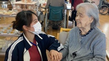 Ilustrasi Caregiver di Jepang (carekarte.jp) Jepang siapkan subsidi untuk rekrut caregiver dari luar negeri