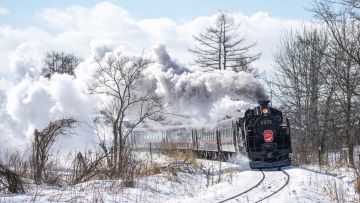 SL Fuyu no Shitsugen SL Fuyu no Shitsugen melintasi dataran bersalju di Hokkaido