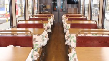 Bagian dalam Kotatsu Ressha Bagian dalam Kotatsu Ressha
