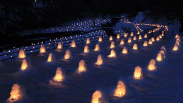 Ribuan rumah salju diterangi oleh cahaya dalam perayaan Yunishigawa Kamakura Festival  Yunishigawa Kamakura Festival