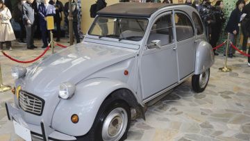 Mobil kesayangan Hayao Miyazaki yang dipamerkan di Ghibli Park Mobil kesayangan Hayao Miyazaki yang dipamerkan di Ghibli Park