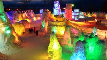 Iluminasi yang memukau di Festival Es Danau Shikotsu (Visit Hokkaido) Iluminasi yang memukau di Festival Es Danau Shikotsu (Visit Hokkaido)