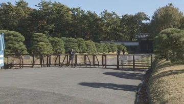 Area Istana Kekaisaran Tokyo dengan pagar pembatas yang dilarang untuk dilewati WNA masuk halaman istana kekaisaran tokyo