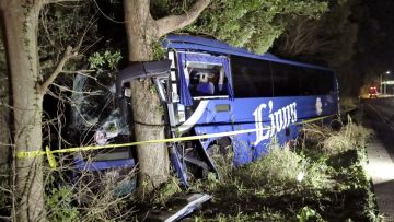 Armada bus dari Seibu Kanko Co. yang alami kecelakaan di kota Mihama, Prefektur Mie. Armada bus dari Seibu Kanko Co. yang alami kecelakaan di kota Mihama, Prefektur Mie.