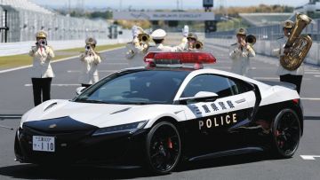 Mobil Honda NSX yang disumbangkan kepada Kepolisian Prefektur Mie (Chunichi Shimbun) Mobil Honda NSX yang disumbangkan kepada Kepolisian Prefektur Mie (Chunichi Shimbun)