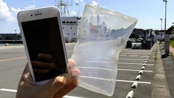 Jepang Kembangkan ‘Kertas Transparan’ Pengganti Plastik yang Mudah Terurai Jepang Kembangkan ‘Kertas Transparan’ Pengganti Plastik yang Mudah Terurai