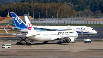 All Nippon Airways (ANA) dan Japan Airlines (JAL) All Nippon Airways (ANA) dan Japan Airlines (JAL)
