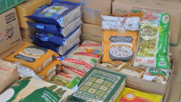 Aneka beras impor di Jepang.