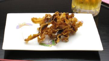 Beruntung, Pria Ini Temukan Mutiara dalam Makanannya (1)