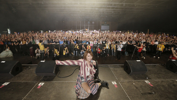 Eir Aoi memulai tur dunia di hadapan 5.000 penggemarnya di Perancis