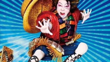 Ennosuke Ichikawa berperan sebagai Luffy, Hancock, dan Shanks di pentas Kabuki One Piece (1)