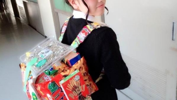 Gokil! Di Jepang, bungkus cemilan dijadikan tas sekolah! (1)
