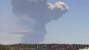 Gunung Shindake di Pulau Kuchinoerabu Jepang meletus, warga diungsikan