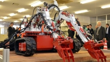 Jepang Kembangkan Robot Pembersih Puing Bencana