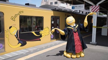 Koro-sensei (Assassination Classroom) menjadi kondektur kereta di Tokyo (1)