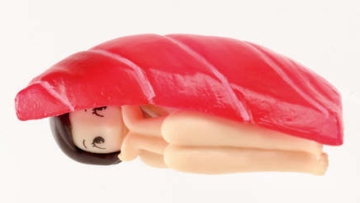 Lucunya Suvenir Perempuan Berbalut Sushi