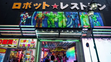 Makan Sambil Berpesta di Restoran Robot