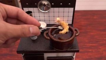 Makanan-makanan kecil ini Dibuat dengan Alat Masak Mini (4)