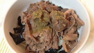 Mau membuat gyudon lezat hanya dalam waktu lima menit Yuk kita lihat cara pembuatannya! (1)