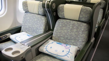 Menilik Isi Pesawat Dipenuhi Hello Kitty