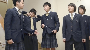 Para pelajar di Jepang bertukar seragam untuk memahami berbagai masalah gender