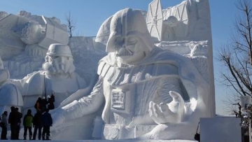Patung Salju Raksasa Tokoh Star Wars Muncul di Festival Salju (3)