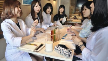 Rikejo cafe, kafe tempat bergaul para gadis penggemar ilmu pengetahuan (1)