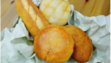 Roti-roti ini terlihat enak tapi tidak dapat dimakan, karena... ini adalah dompet! (1)