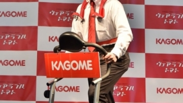 Sambut Tokyo Marathon, Kagome Ciptakan Alat untuk Beri Tomat Utuh pada Pelari