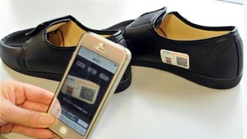 Sepatu Khusus Lansia Pikun Mulai Dijual di Osaka Jepang