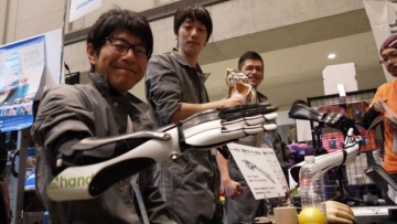 Smartphone Bisa Operasikan Dengan Baik Lengan Bionik Asal Jepang