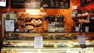 Toko Kue di Tasmania Ini Jadi Favorit Penggemar Anime Jepang (2)