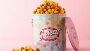 Unik, Kaleng Popcorn Merah Muda Sambut Sakura